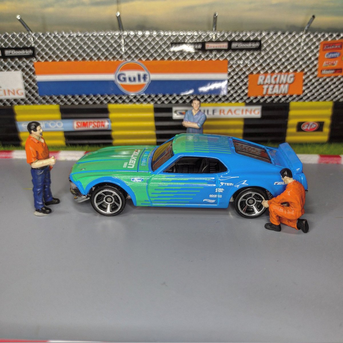 #diecast #diecastcars  #carculture  #diecastcollector  #164diecast #hotwheelscollector #greenlightcollectibles  #glcollectibles #diecastaddict #diorama #dioramadiecast #mijoexclusives #americandiorama #autoworld #falkenracing #falken #falkentires #fordmustang #ford #mustang