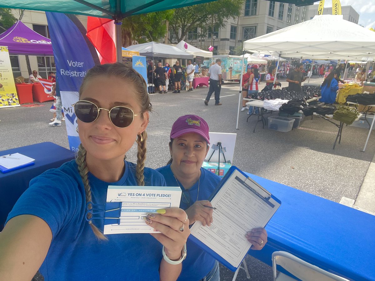 Come say hi to me & @LuchaVeronica at the @MiVecinoFlorida booth at today’s Puerto Rican Parade in Orlando!👋🏼🇵🇷 We have @yes4florida pledge cards, vote-by-mail forms, free face painting & connect 4!!🗳️💕