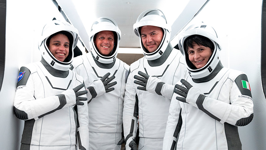 Astro_Cady's tweet image. #OTD 4/27/2022: @NASA's @SpaceX #Crew4 🚀launched to the @Space_Station - #CrewDragon's 4th #NASA @Commercial_Crew operational flight, and its 7th overall crewed orbital flight.
L to R: @astro_watkins, @Astro_FarmerBob, @astro_kjell, @AstroSamantha