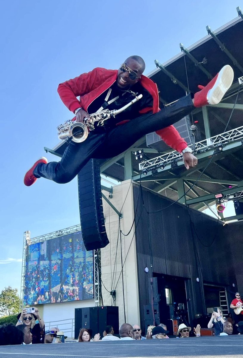 Eric Darius Goin’ All Out at the 2024 Seabreeze Jazz Festival.  
📷 SJF Member: Rhonda Kilpatrick