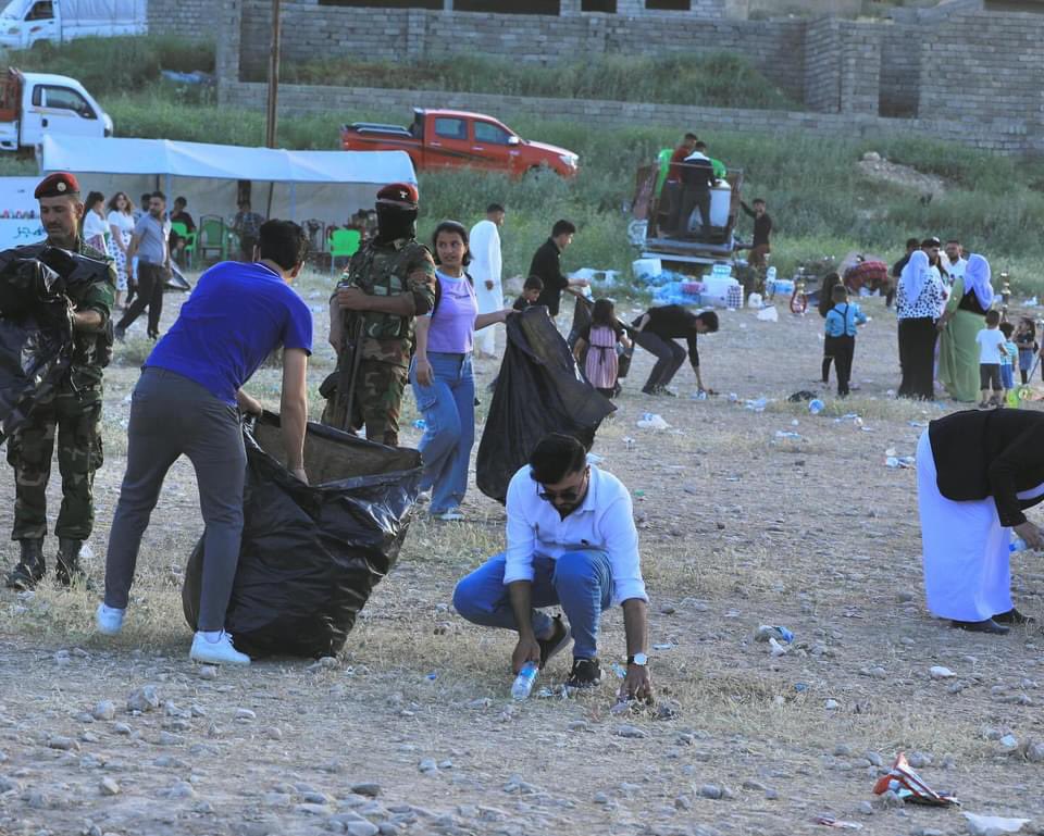 تحت عنوان ' شنكال همو مالا منا ' بالعربي 'سنجار كلها بيتي '
حملة قام بها مجموعة من الشباب الأيزيدية لتنظيف الأماكن الدينية والسياحية في جبل سنجار 
ف انضم الى الحملة العشرات بينهم اطفال وكبار السن والحملة مستمرة منذُ عدة ايام و كل يوم يستهدفون مكان معين 
شكراً لكم من القلب