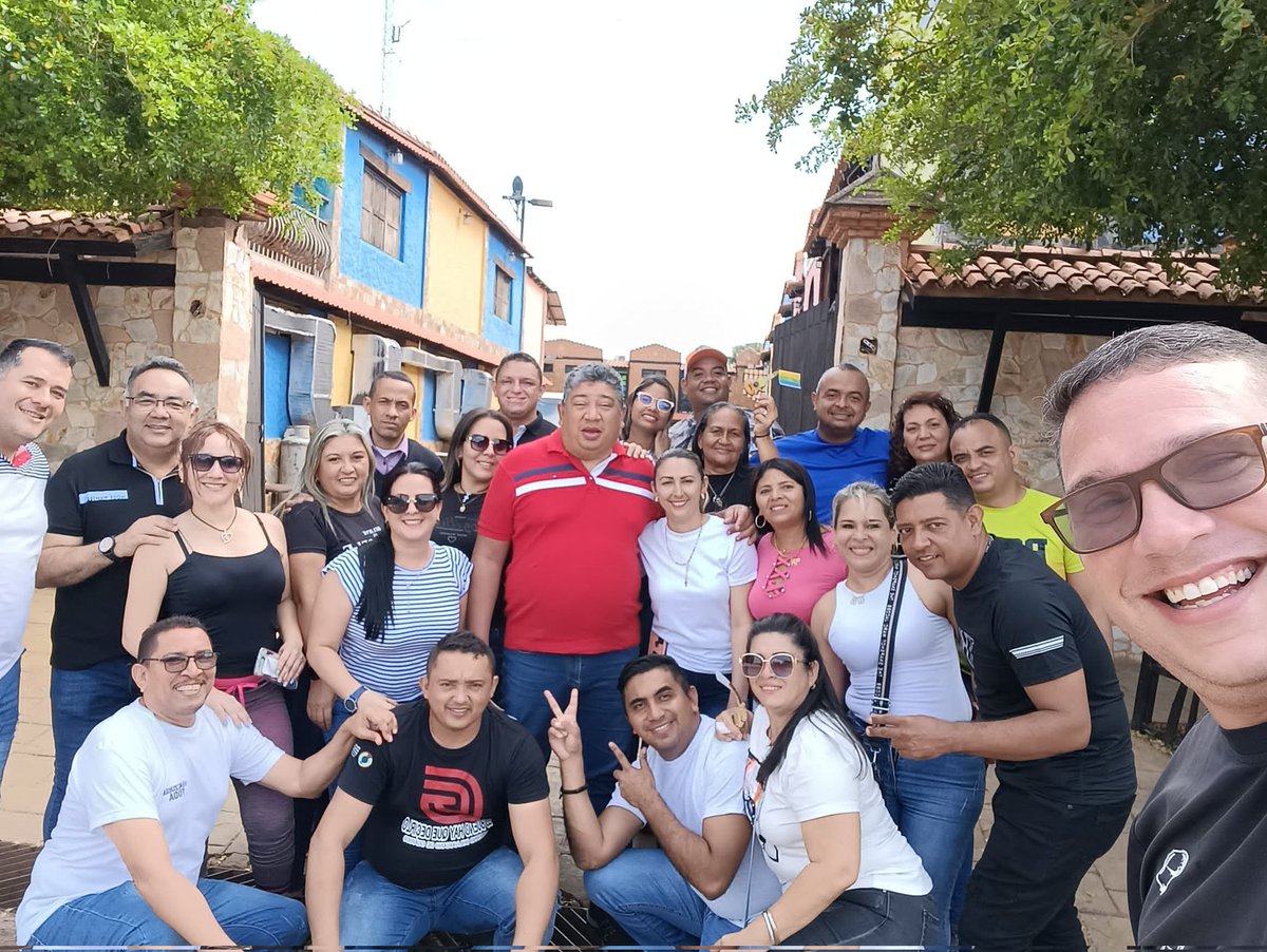 El Municipio San José de Guaribe es el Territorio donde se desarrolla en su fase final el GABINETE DE VALORACIÓN EDUCATIVA DEL ESTADO BOLIVARIANO DE DESARROLLO.
"UN ESPACIO INTERACTIVO DE COMUNICACIÓN Y SOLUCIÓN CON LA VENAPP EDUCATIVA".
Equipo activado!.

#EncuentroPazYDiálogo