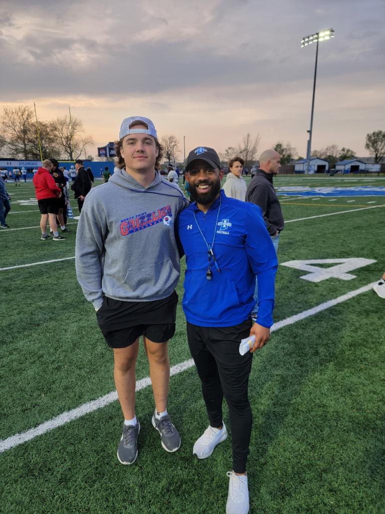Had a great time yesterday <a href="/IndStFB/">Indiana State Football</a> Loved the competition. Thank you @AndrewBementISU for the invite and <a href="/CoachBath/">Mike Bath</a> and <a href="/coachmsimmonds/">mike simmonds</a> for speaking with me. Excited to grow our relationship!
<a href="/NPGrizzliesFB/">North Point Grizzlies Football</a> <a href="/JPRockMO/">JP Rock</a> <a href="/CoachGregory77/">Coach Gregory</a> <a href="/COACHCOFFER/">COACH COLLIN COFFER</a> @ISUCoachWilson