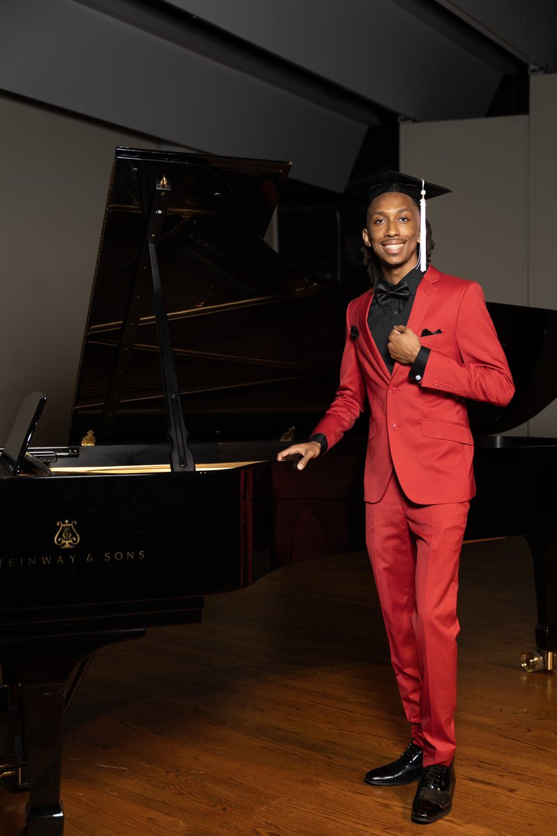yeahthatshimmm's tweet photo. Matthew 6:33 “Therefore do not worry about tomorrow, for tomorrow will worry about itself. Each day has enough trouble of its own”

In 14 days, I will be graduating from THEE Prairie View A&amp;M University with a Bachelor’s of Arts and Sciences in Music with a Marketing minor🎓 https://t.co/ZlhGczxeS8