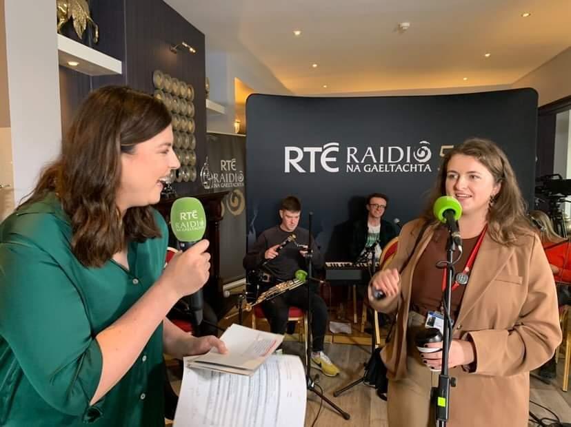 Róisín Joe Mhaoláin (@roisnagaillimhe) on Twitter photo Go huile is go hiomlán croíbhriste go bhfuil an laoch í féin ag fágáil <a href="/RTERnaG/">Raidió na Gaeltachta</a> <a href="/bladhairernag/">bladhaire 🔥</a>! Cailliúint mhór dár n-aoisghrúpa - scéalta a bhaineann linn, lenár spéiseanna & lenár bpobal. Tá mé chomh buíoch do <a href="/AineEibhlin/">Áine Ní Bhreisleáin</a> as chuile dheis a thug sí dom thar na mblianta... Go huile is go hiomlán croíbhriste go bhfuil an laoch í féin ag fágáil <a href="/RTERnaG/">Raidió na Gaeltachta</a> <a href="/bladhairernag/">bladhaire 🔥</a>! Cailliúint mhór dár n-aoisghrúpa - scéalta a bhaineann linn, lenár spéiseanna & lenár bpobal. Tá mé chomh buíoch do <a href="/AineEibhlin/">Áine Ní Bhreisleáin</a> as chuile dheis a thug sí dom thar na mblianta...