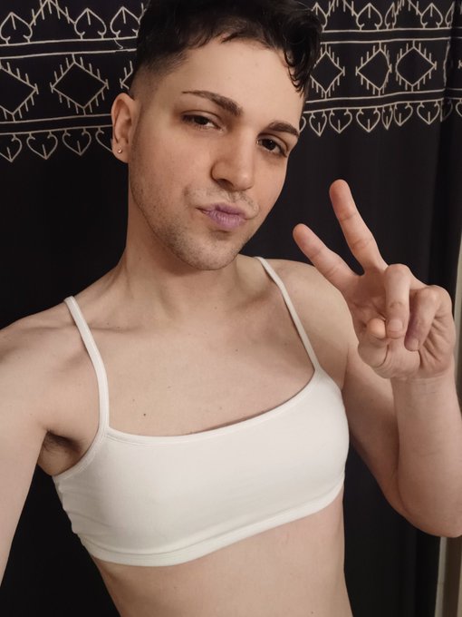 You'd be so lucky to groggily wake up next to this masc trans woman https://t.co/jpun4eftF1<a href="/tag/genderfucking"class="tags"><span>#genderfucking</span></a>
