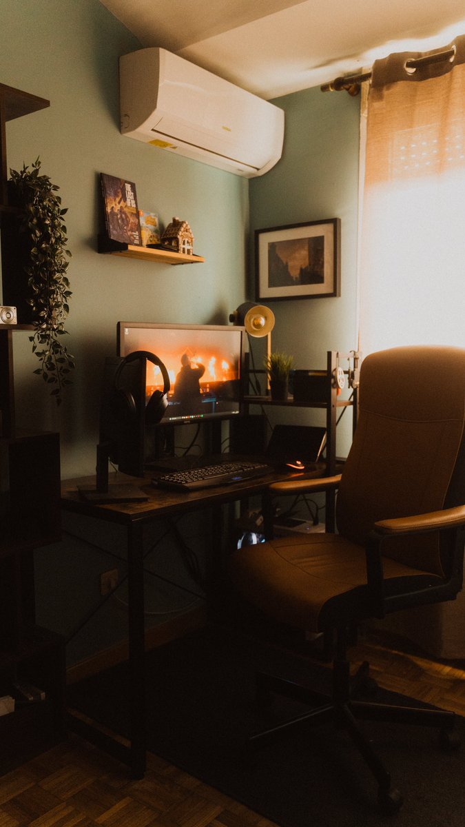 Asierml_'s tweet photo. Poco a poco me va gustando mi habitación https://t.co/r076yYME5E