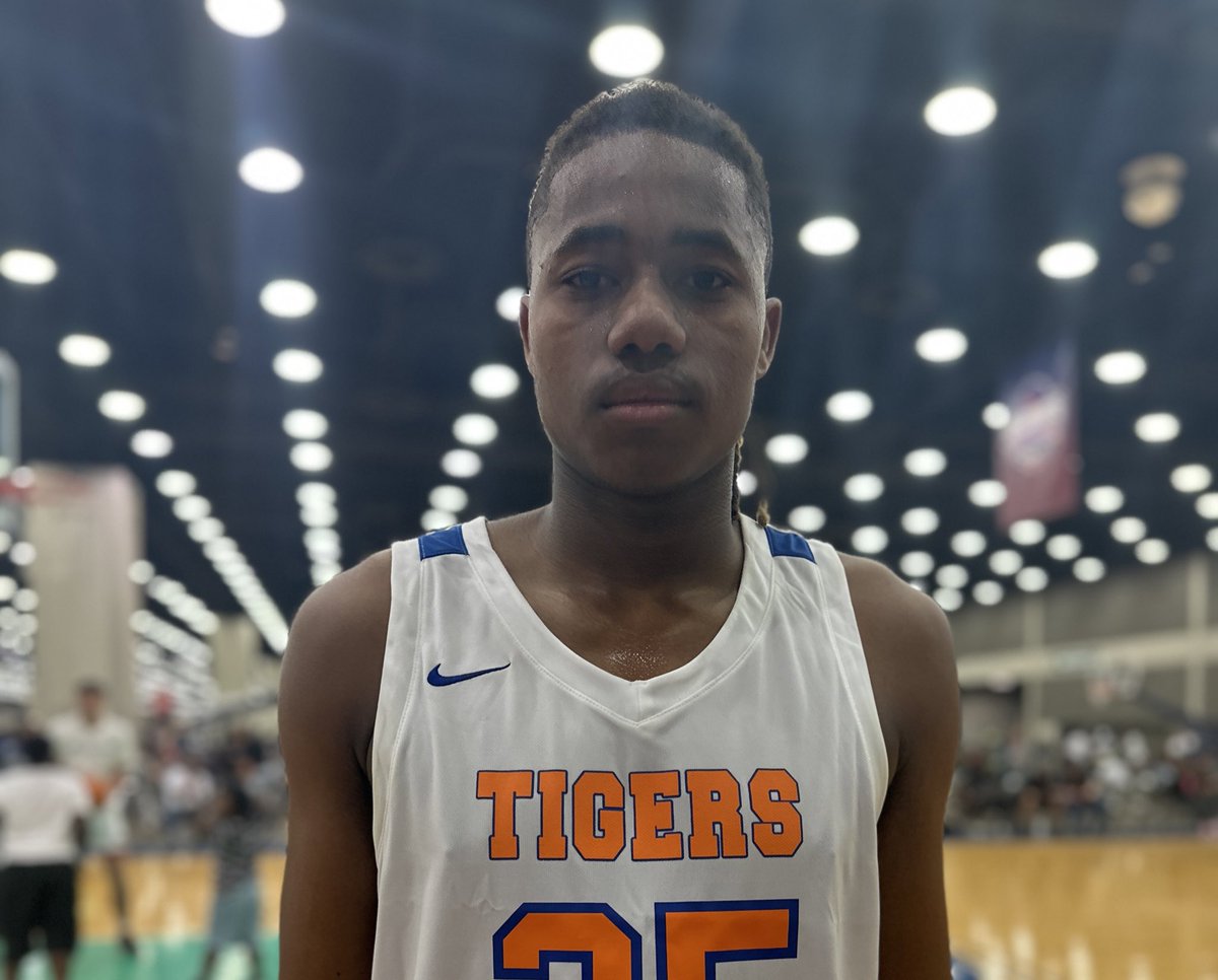 Tennessee Tigers 2025 with the win this morning over Hoop Atlanta. DJ Roberson with 14 points and a few highlight dunks. Rodney Henderson with 12 points. 15 points from Kamden Days. #GrassrootsShowcase