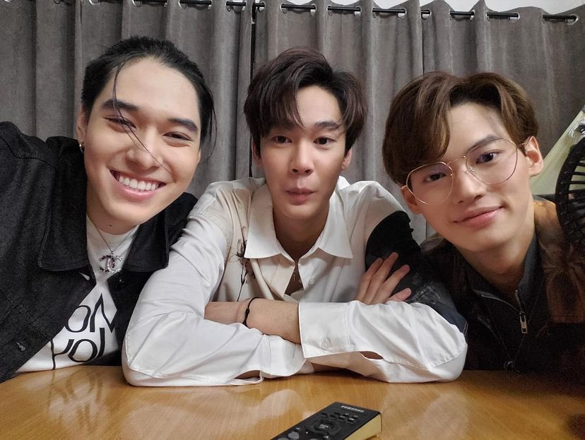 winsgirlcrush's tweet photo. 🧍‍♂️🧍‍♂️🧍‍♂️

#winmetawin #F4Thailand https://t.co/yXEJH7Z9ZM