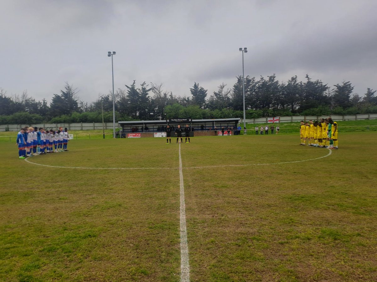 Today's match was preceded by a minute's silence in memory of our dear friend Barry Vernon @OfficialHarwich