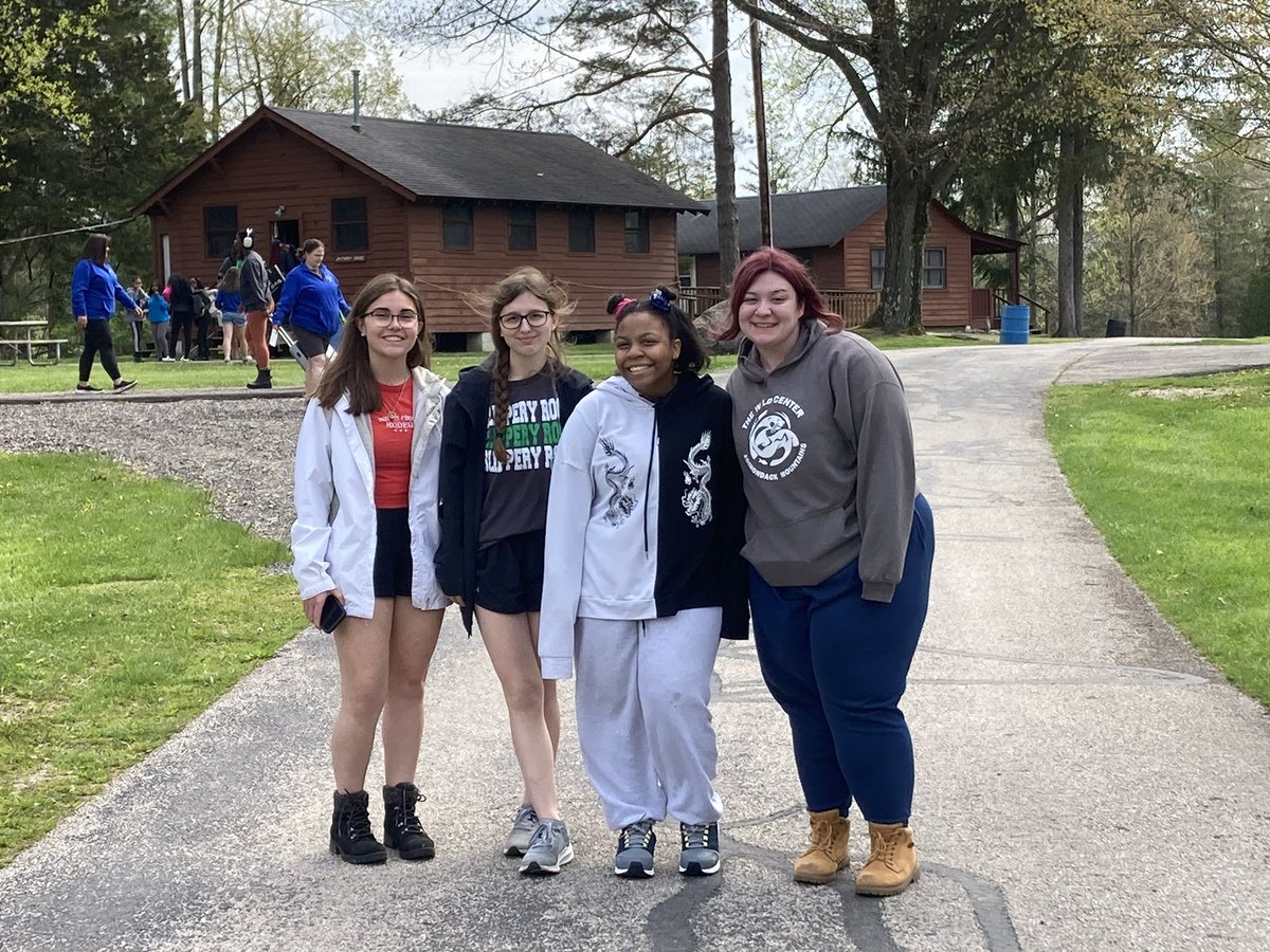 Seniors have arrived to a very warm welcome! They’re settling into cabins as we get ready to begin with an opening prayer! @CampChris1924 @DIOCESEofCLE