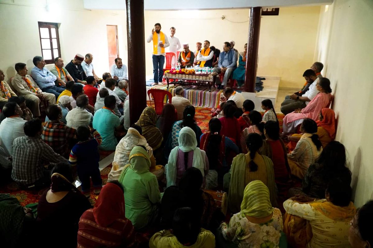 आज कसौली विधानसभा क्षेत्र के गड़खल तथा कसौली गांव में देवतुल्य जनता से आगामी लोकसभा चुनावों में भाजपा के पक्ष में मतदान करने का आग्रह किया। #फिर_से_मोदी_फिर_से_सुरेश #PhirEkBaarModiSarkar #AbkiBaar400Paar