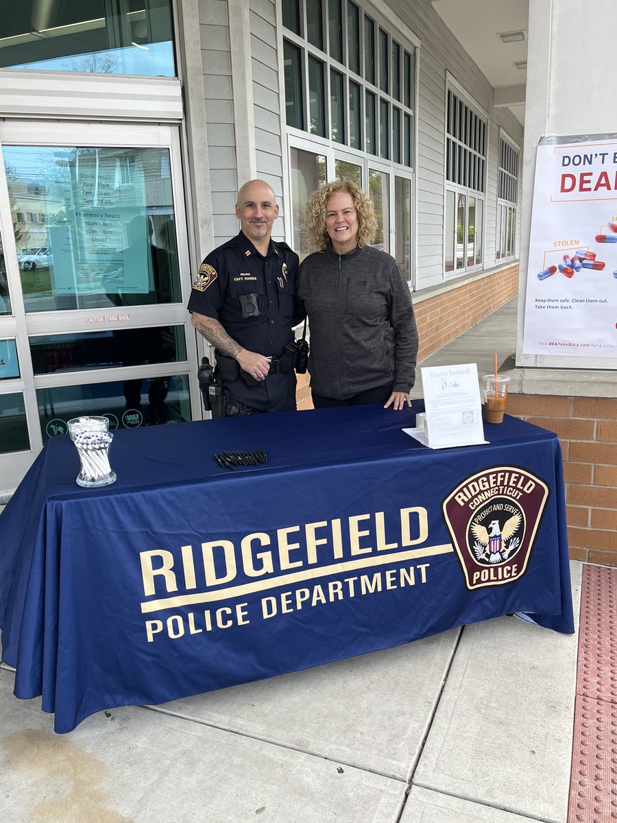 Do you need to get rid of unwanted/expired medication? Come down to Walgreens at 46A Danbury Road and see members of the RPD and Ridgefield Prevention Council, no questions asked. We’ll be here until 2:00pm. 

#ridgefieldctpd
#ridgefieldpreventioncouncil
#NationalDrugTakeBackDay