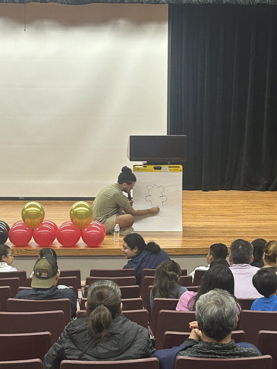 At the annual Spring Festival is esteemed author Marcelo Verdad💥🎉🎊 The kids love 💕 him…f you’re not here you are missing out on a great time! #MyAldine#MiAldine @delgadong94 @Aldine_Bil_ESL