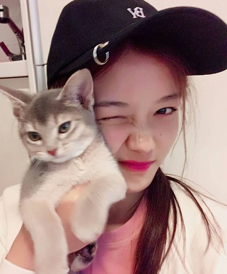 Just picture of yoojung looking so soft and sweet with Ddo Ddo ♥️

#KimYooJung #KimYouJung #MyDemon
