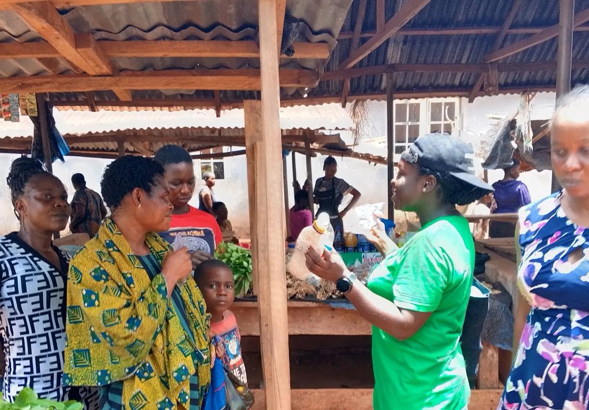 Ecocyclers team had a community engagement with women and young girls at Ugwuaji Eke market in Enugu today.
I had the privilege of educating these women on the need to acquire green skills & maintain environmentally friendly practices in their communities.
#earthday
#greenskills