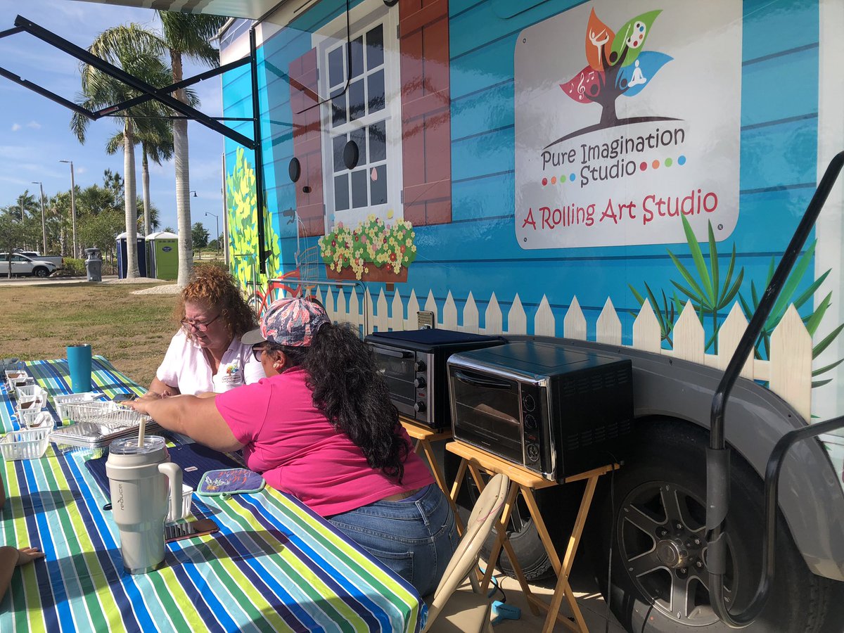 We have crafts at Big Truck Day!! #RemakeDays 
#SuncoastRemakeDays #remakelearningdays <a href="/SuncoastCGLR/">Suncoast GL Reading</a> <a href="/ThePattersonFdn/">The Patterson Foundation</a>