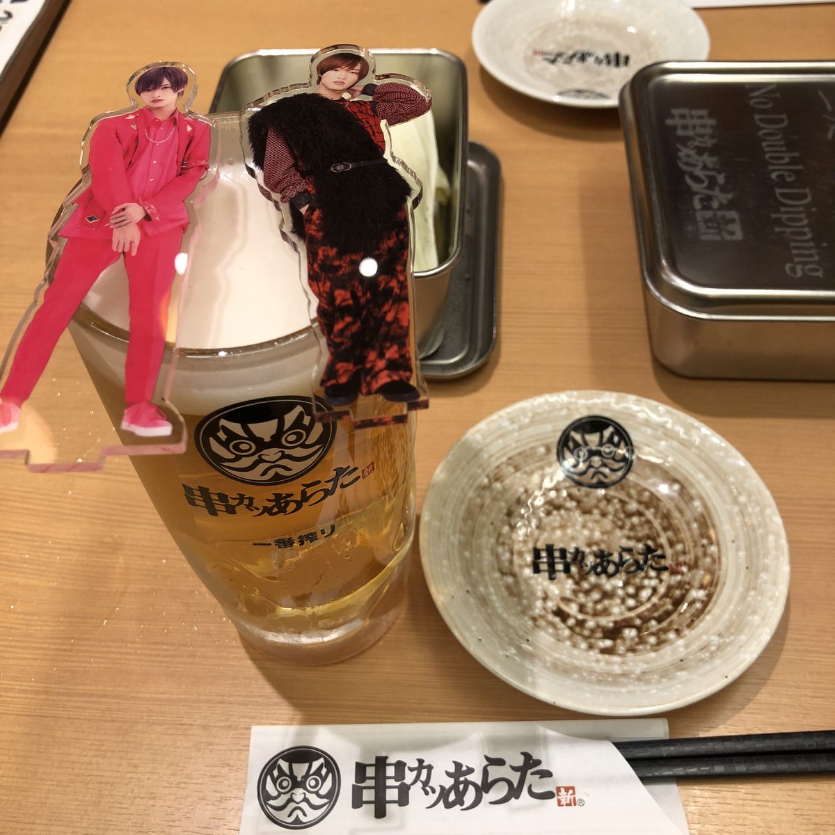 7arater0901's tweet photo. 幼なじみ💙と誕生日会🎂を兼ねて、
オフ会へ行ってきました😁

久しぶりに街へ🚃

お客も少なめで喫煙席だったけど、誰も吸う人が居なくて✨快適でした～😊

推しの世界は違っても、色々話せて幸せでした🥰

いつもお付き合いありがとうね💙🖤
めっちゃ楽しかったよ～また行こうね🙋🏻‍♀️ https://t.co/1Bew3YGNgo