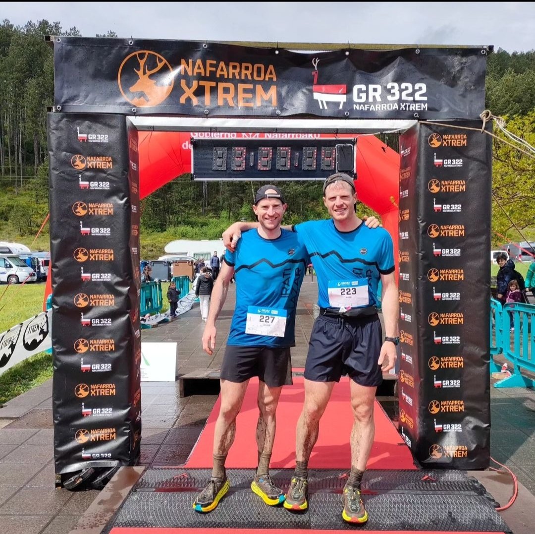 Seguimos cosechando éxitos en el club! 🙌🏼

Este finde les ha tocado subirse al podio a los hermanos Azkoiti, que han entrado juntos en la meta de la Nafarroa Xtrem, segundo 🥈 y tercero 🥉

Enhorabuena pareja! Parece que los bizcochos de Martinezker dan mucho power 💪🏼

#aupairati