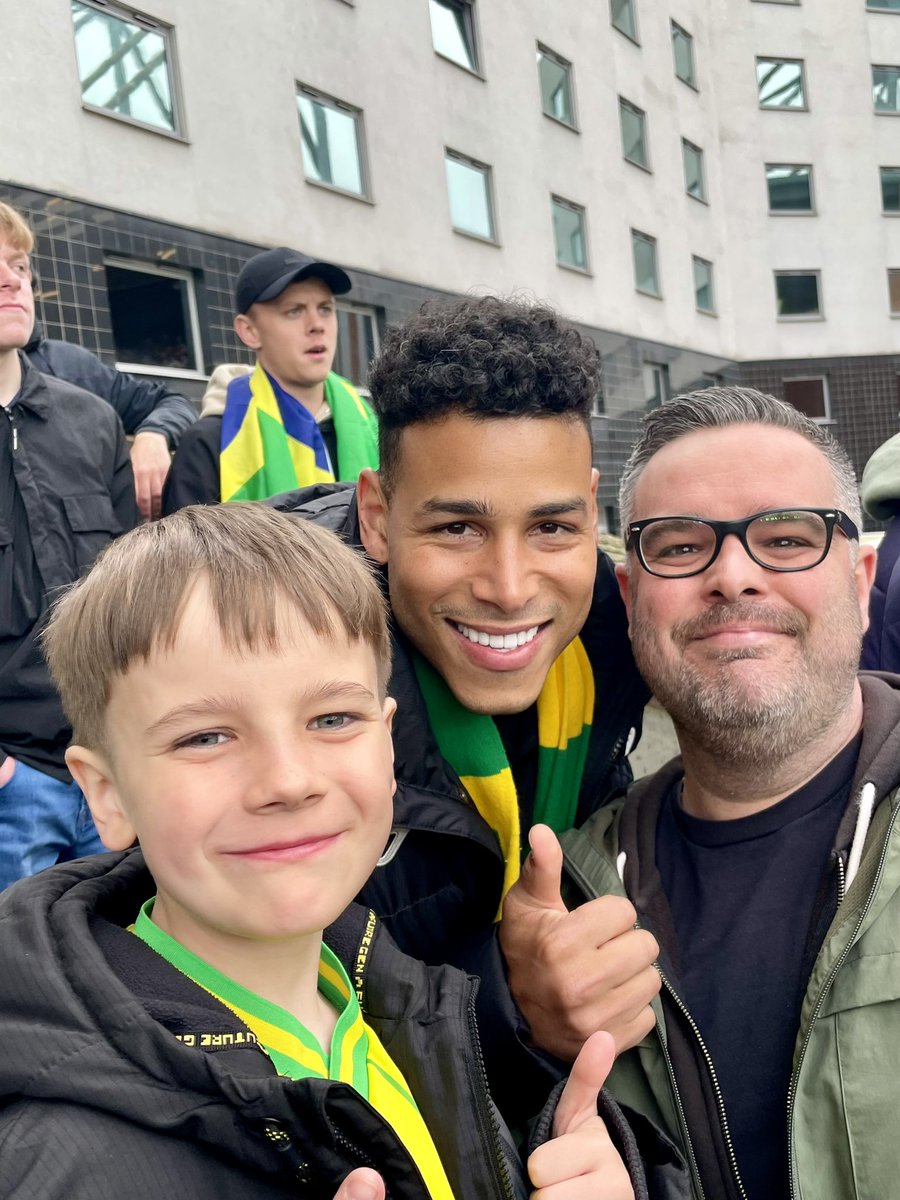 MikeXDarkside's tweet photo. Onel Hernandez keeping us company in The Barclay today 💛💚 

#ncfc #otbc #norwichcity #norwichcityfc #carrowroad https://t.co/PvFmQMCOrl