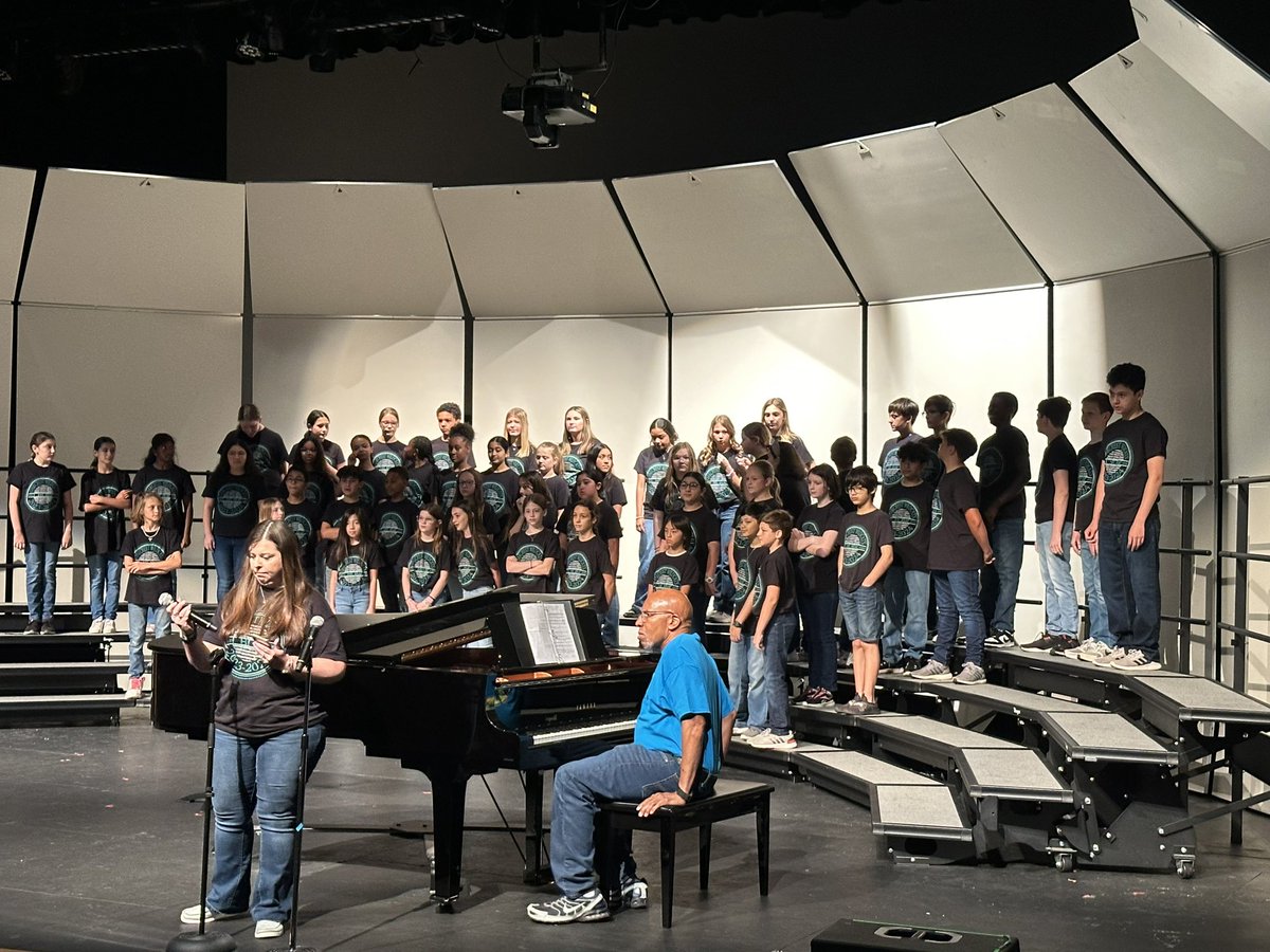 A little early morning music to our ears at the Tomball fine arts festival 🎶🎼 @FineArtsTomball