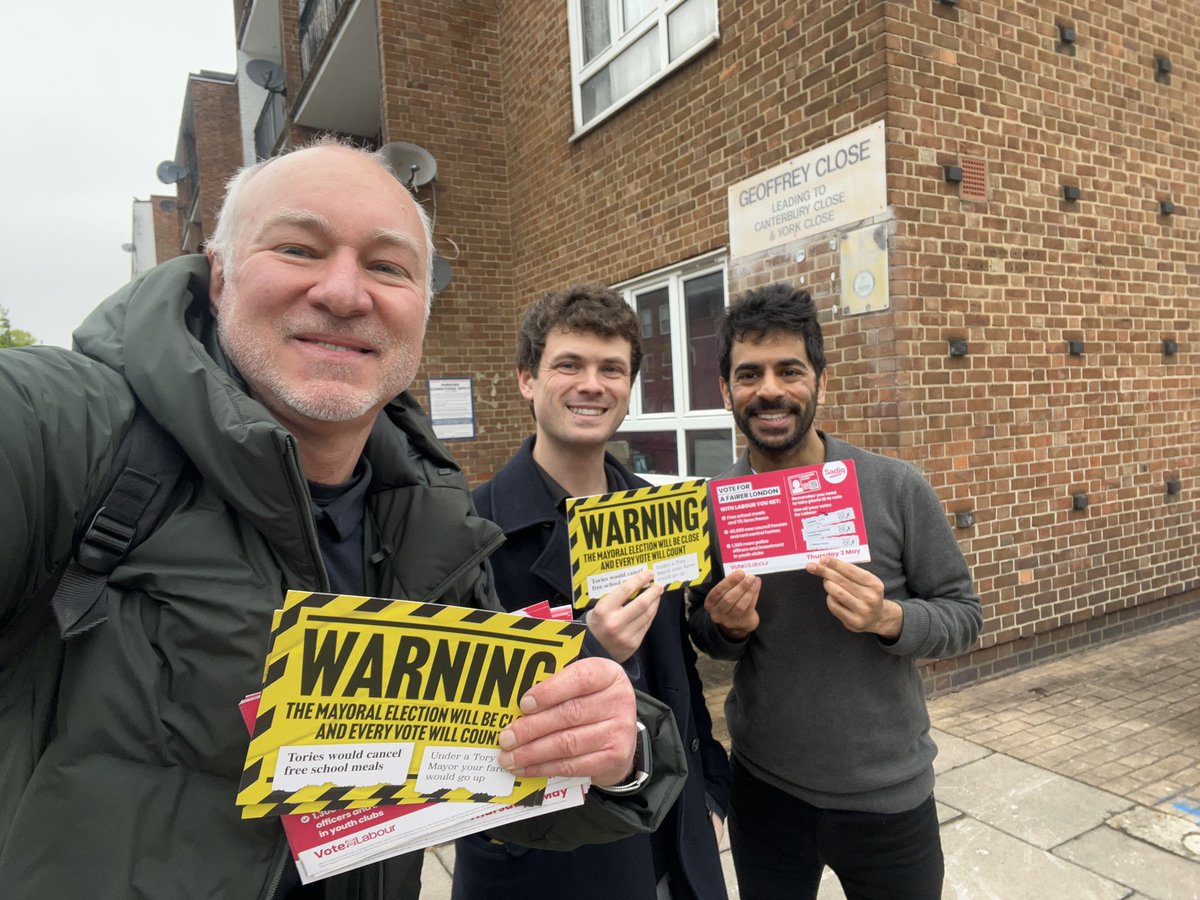 Out in Loughborough Junction chatting to residents & looking for every last possible vote for @SadiqKhan on 2nd May with my ward colleague @DeepakSardiwal_ #labourdoorstep