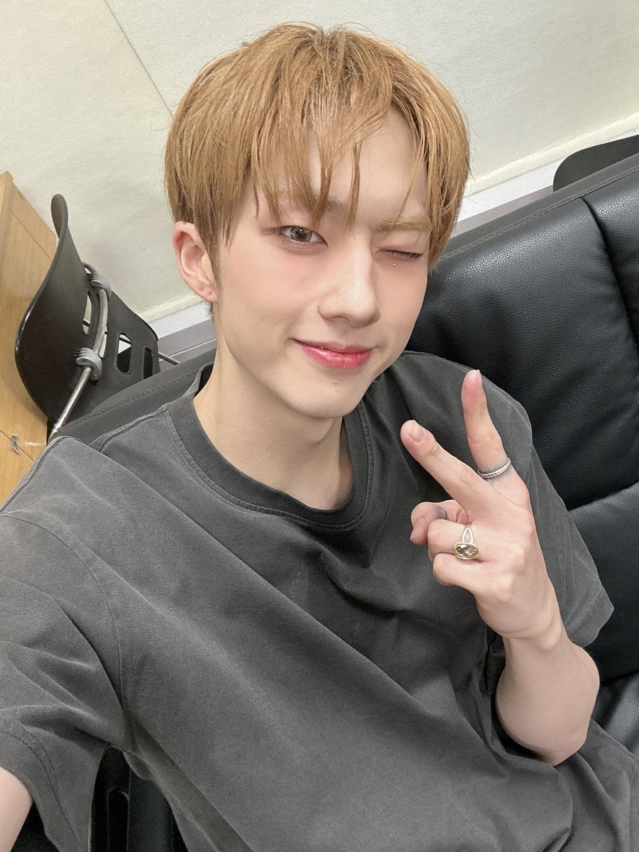 P1H_members's tweet photo. 오늘 와주신 모든 분들 진심으로 감사합니다 덕분에 또 행복으로 가득 찬 하루를 하나 가꿨네요🙂 내일 UTOP1A도 야무지게 놀아봅시다!

#P1Harmony #JIUNG https://t.co/2cyUCtMV2R
