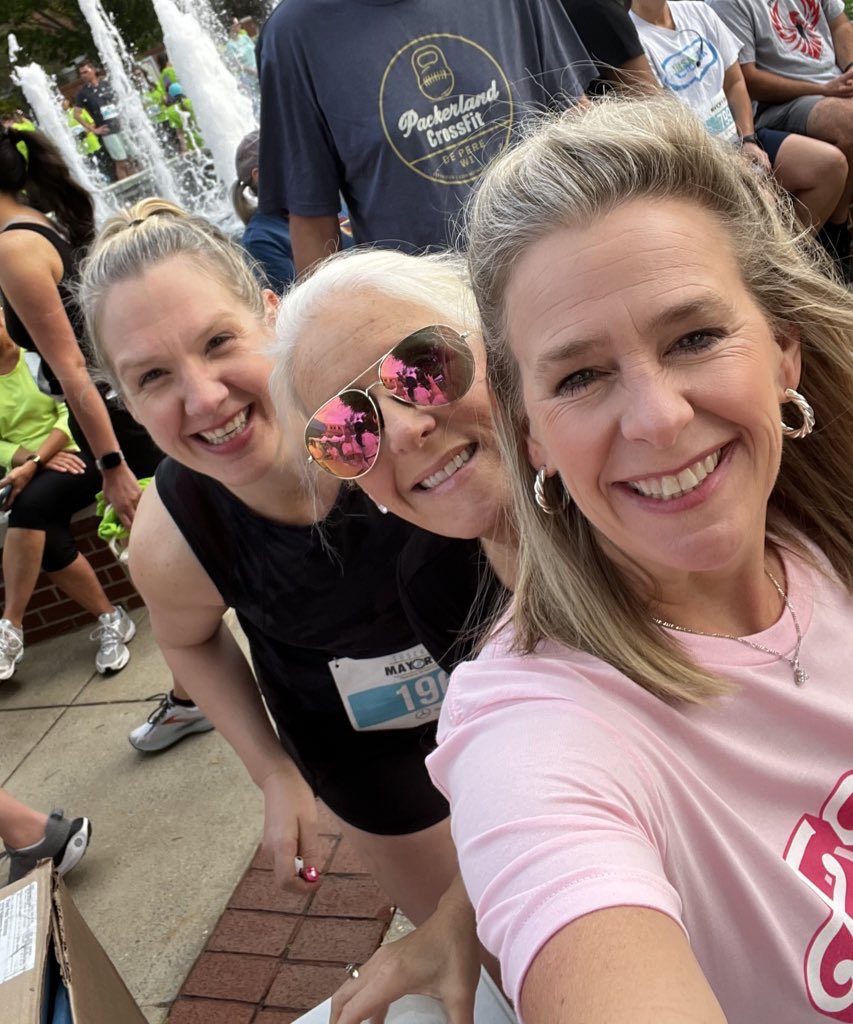 kristigarcia2's tweet image. What a fun morning with colleagues/friends! @TCSBoardofEd @TCSESL #TuscaloosaMayorsCup #Barbie