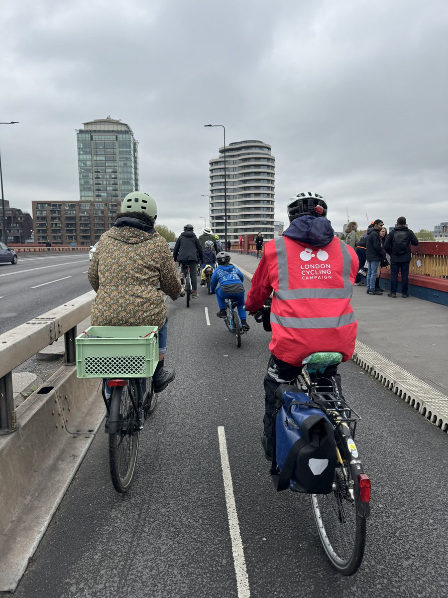What a lovely ride this morning with @wandscycling it was really nice we got to meet up with other boroughs around London! @LambethCyclists and @Westminster_LCC 🎉 We want more safer streets to cycle around for the young and old!! #LondonLovesCycling