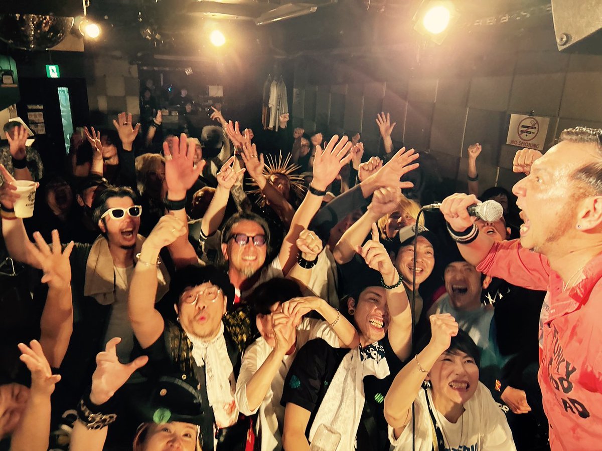 pet_partybaby's tweet photo. 水戸ソニック最高‼️
大好きなDIRTY OLD DRUNXのみんなと。
最高なイベントでした✨✨ありがとう‼️
#水戸clubSONIC
#MAKEMERRYSPECIAL
#clubSONIC
#DIRTYOLDDRUNX
#大世界夜桜極蔵楽団
#SELFSTYLE
#CxCxD
#PET
#DANCEDANCEDANCE
#partybaby
#funkygodhead
#Bollocks
#ボロックス
#SniffinGlueRecords https://t.co/qh6Hc7XTUh