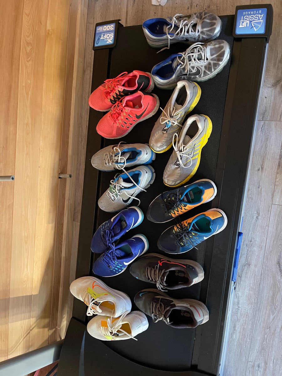 jjlalvarez's tweet photo. Feliz como una lombriz! Todo listo para la maratón de Santiago. Correremos con el número 29332 y además junto a mi hija Javiera. Meses de preparación para vivir, espero, una linda jornada deportiva! https://t.co/xU74iYwCWU
