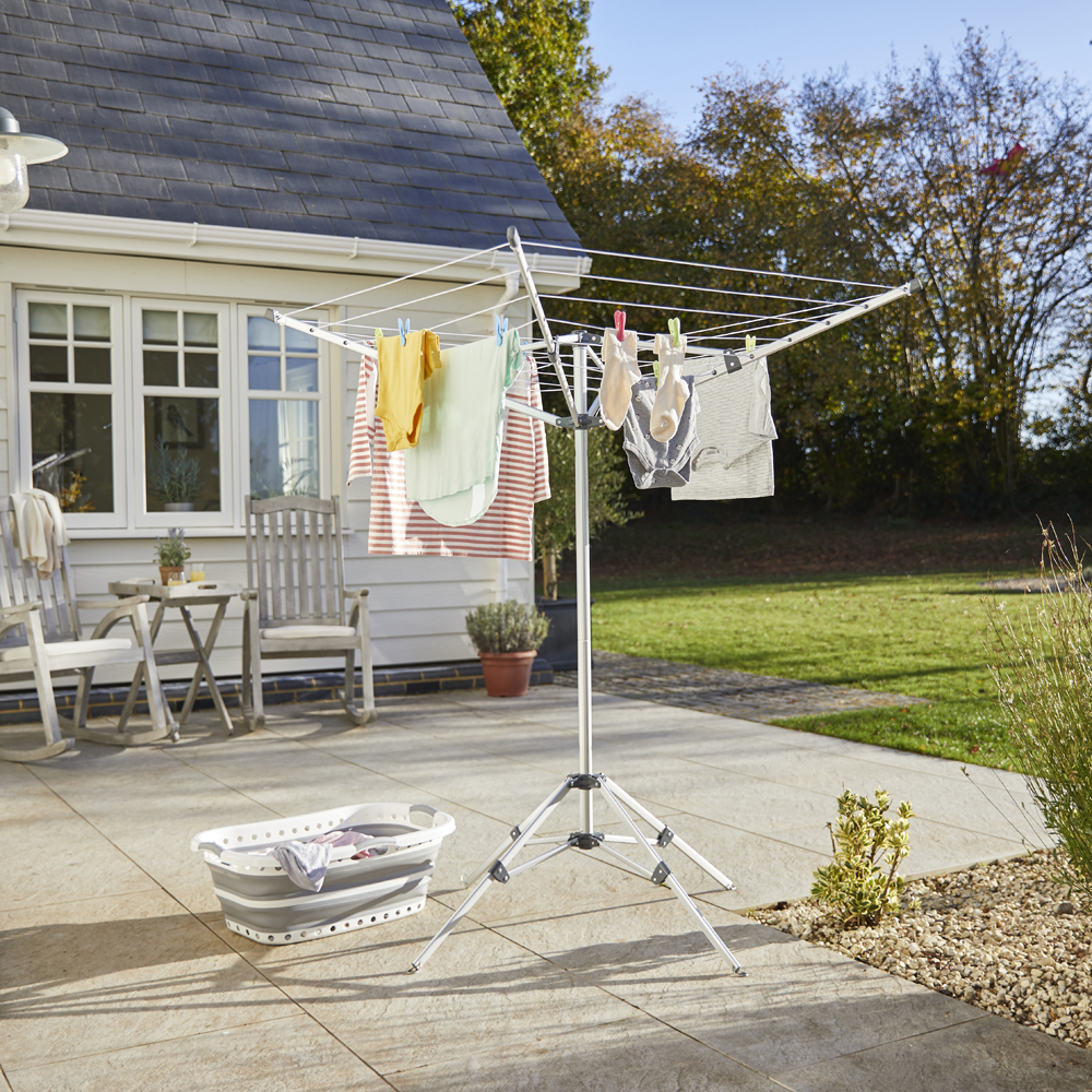 If you love the freshness of line-dried laundry but don’t have room for a permanent rotary airer, or don’t want one constantly ruining your view of the garden, then our Free-Standing Rotary Airer might be just what you’re looking for☀️ Shop here - social.lakeland.co.uk/ugNir