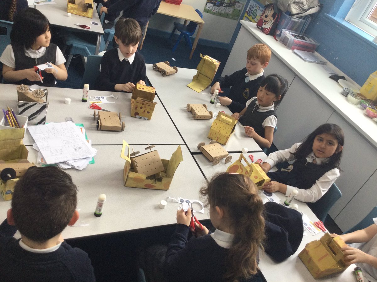 MRPAyear2B's tweet image. Our Safari Jeeps…in working progress! #MRPALearning #MRPADT