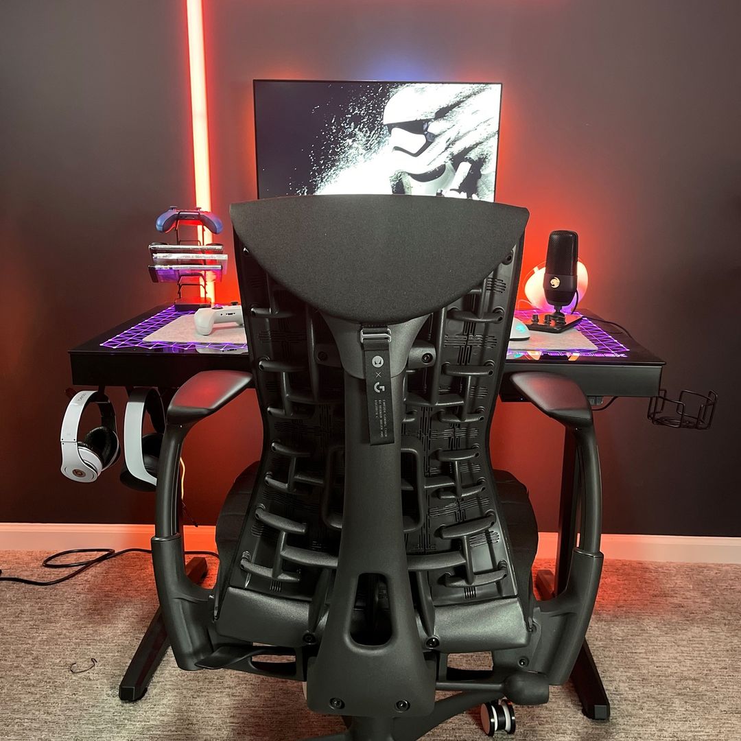 HMGaming's tweet photo. Who influences your setup the most? @cozchristopher is our latest streaming space inspo. Tag someone who has a setup you've been dreaming of. ⬇️  https://t.co/siMP9XztX0

📸 : @cozchristopher https://t.co/oGCXC1Adsu
