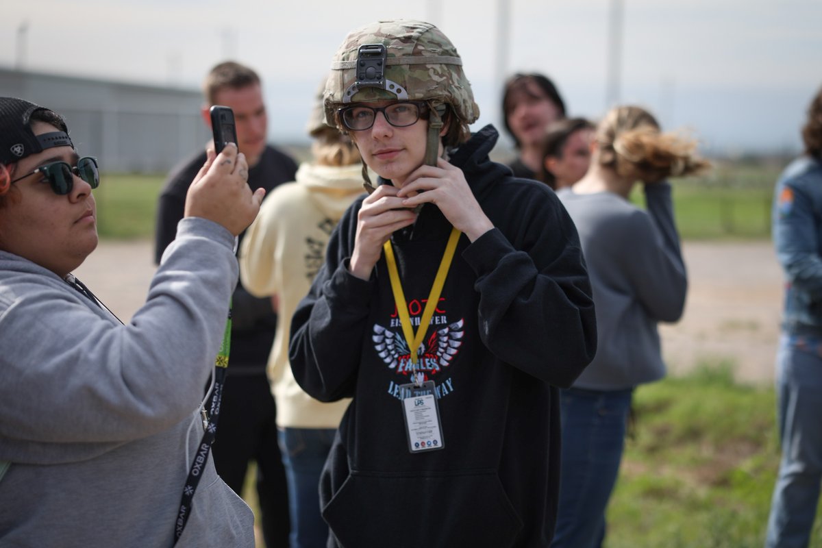 Approximately 90 high school juniors & seniors around Oklahoma City traveled to @OfficialFtSill as part of the #DayInTheLife program to experience field & air defense artillery weapon systems, witness firefighters use the Jaws of Life, & more! #VictoryStartsHere #BeAllYouCanBe