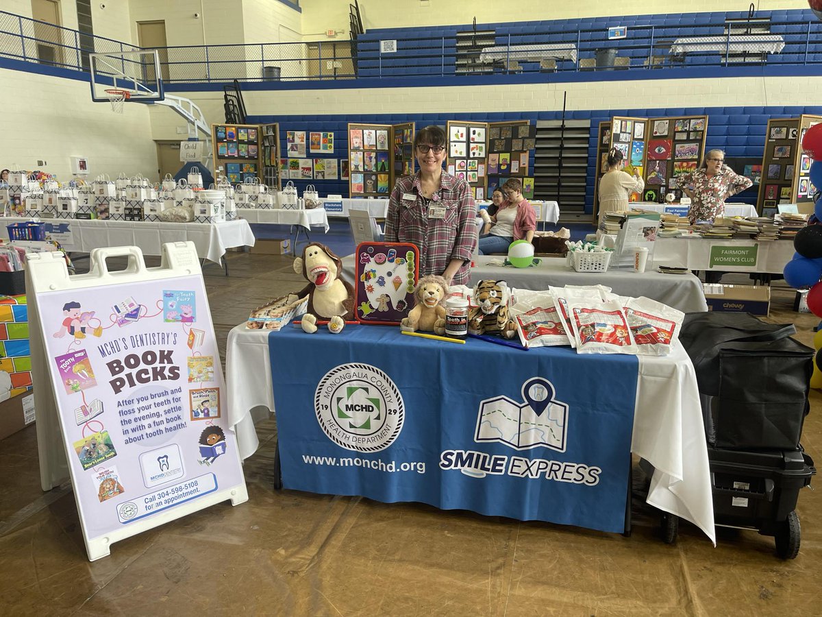 WVMCHD's tweet image. Velvet is at the Marion County Literacy Fair until 2 p.m. today at the Fairmont Senior Field House, giving away dental goody bags and showing off MCHD Dentistry's favorite tooth-themed books. Stop by and say hi!
#wvmchd #MarionCountyLiteracyFair #FairmontSenior #Books 🦷📚