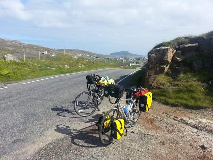 @J2onyabike @BarraIsland I know where you are?

Did you head out to Vatersay at the junction at the bottom of that hill.