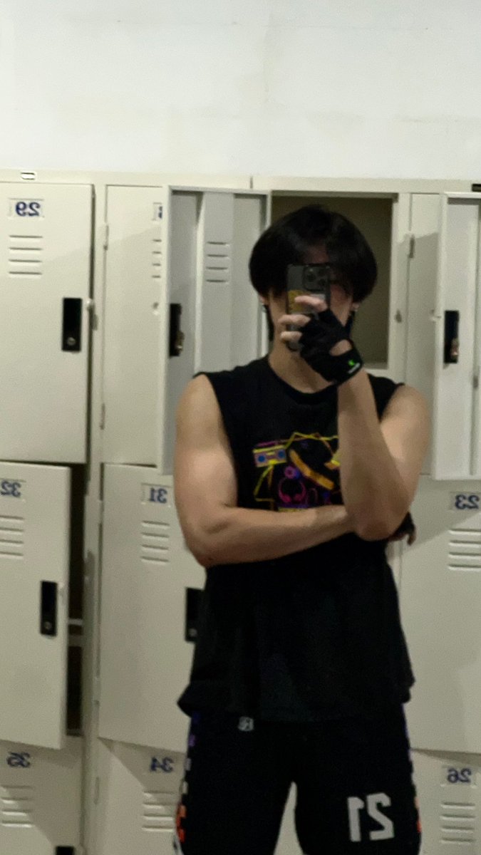 MMNNP_'s tweet photo. ในไลฟ์ก้สมกับที่เดวิดบอกยอมเพราะม้าคคือฟิตเกิ้น55บ้านหลังที่สองของม้าคน่าจะฟิตเน้ตของจริงอ่ะ
#MARK_FESSTA https://t.co/PkSJlk7Cea