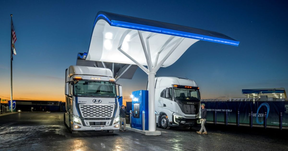 #News #electrictrucks World’s first hydrogen station for commercial trucks opens – is it too late? dlvr.it/T65X0l