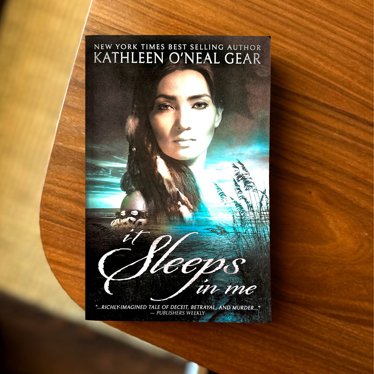 Dive into a prehistoric saga of romance and intrigue with 'It Sleeps in Me' by Kathleen O'Neal Gear. Available FREE on Kindle Unlimited! #HistoricalFantasy #Mystery