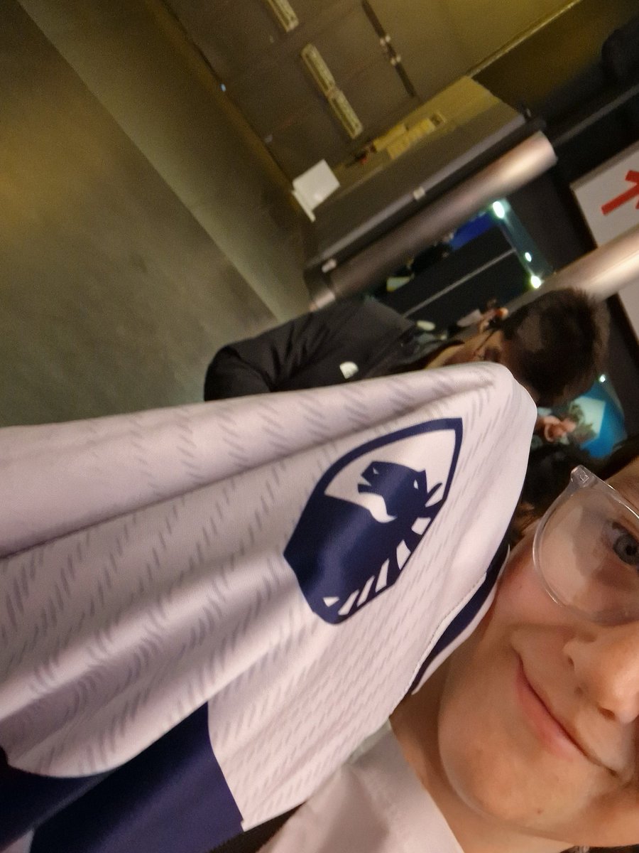 Met <a href="/Blitz_DotA/">Will</a> last year in my OG merch, so I wanted to redeem myself this year.
So I met him again this year, also in my OG merch.
Was a pleasure to meet you, even in the wrong fit 😂 and thanks for the jersey, you're a legend!