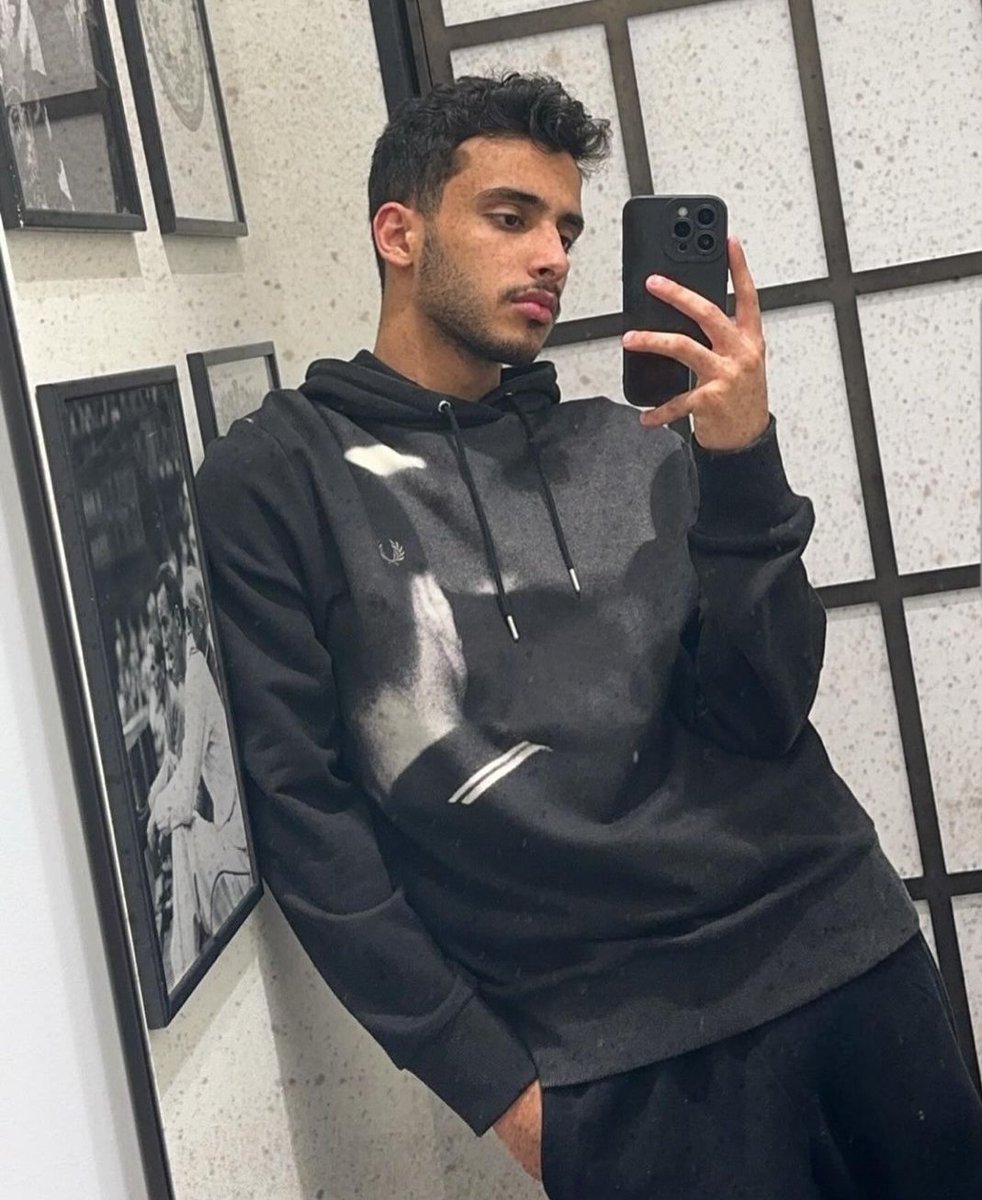 Majid breaks from the typical monochrome #hoodie with this stylishly artistic one. #menswear #menswear #mensfashion #mensclothing #outerwear #streetwear #mensglobalstreetwear