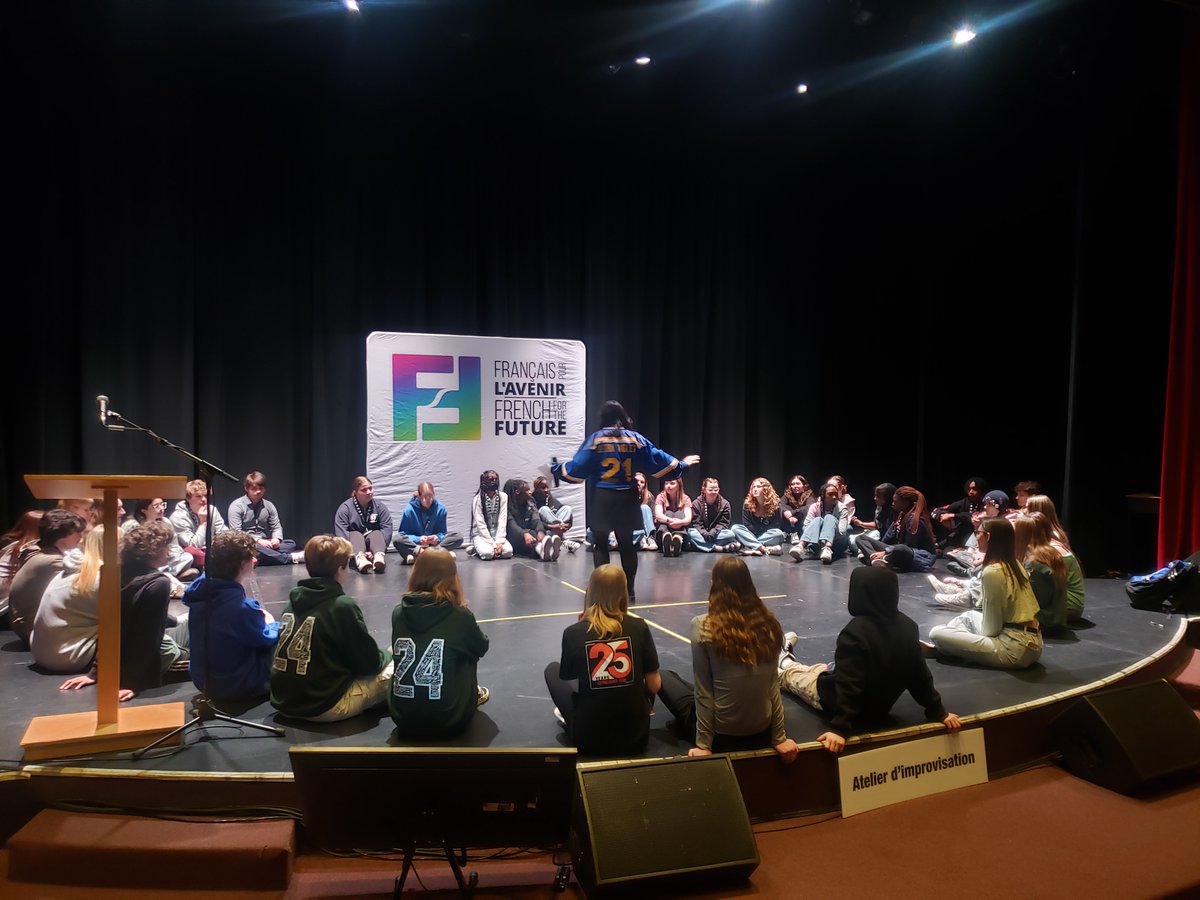 francaisavenir's tweet photo. Le 23 avril, nous avons accueilli 300 élèves à notre Forum local de Fredericton. Les participant·es ont eu le plaisir de rencontrer l'Honorable René Cormier @SenCormier, le sénateur indépendant du Nouveau-Brunswick. https://t.co/BWXppupr9p