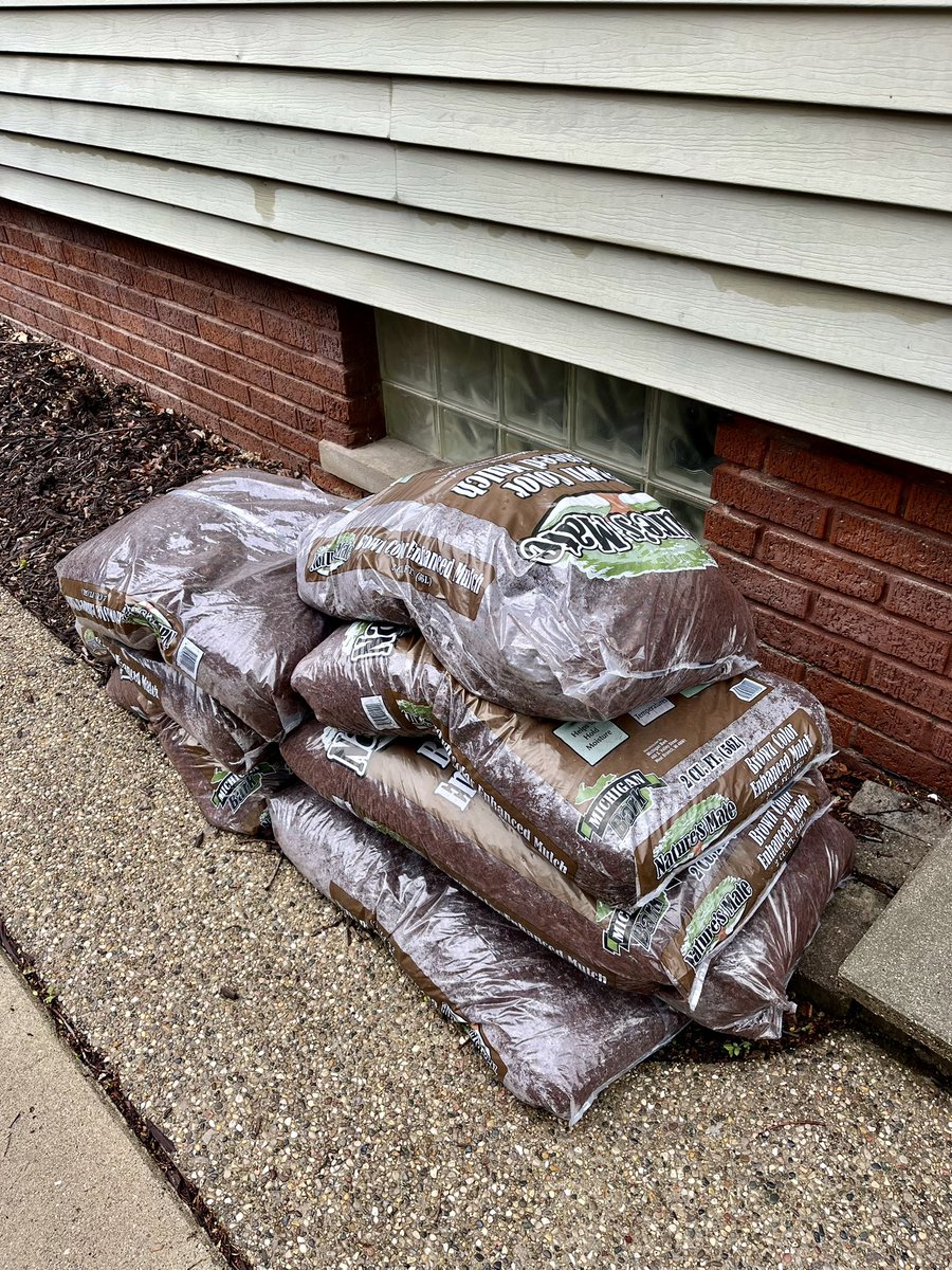 coach_kuehl's tweet photo. A great start to the day when you forget you supported GP South Wlax and then 3 players drop off your mulch needs for the summer! I love a practical fundraiser. Good luck to @GPSouth_AD women’s lax! Blue Devils stick together! #laxsupportinglax #hornsup #devildown https://t.co/tO7IEzlX1p