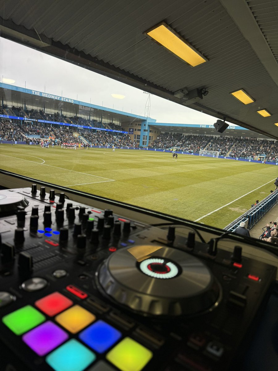 For the last time this season ⚽️🎵💙
<a href="/TheGillsFC/">Gillingham FC</a> #Gills