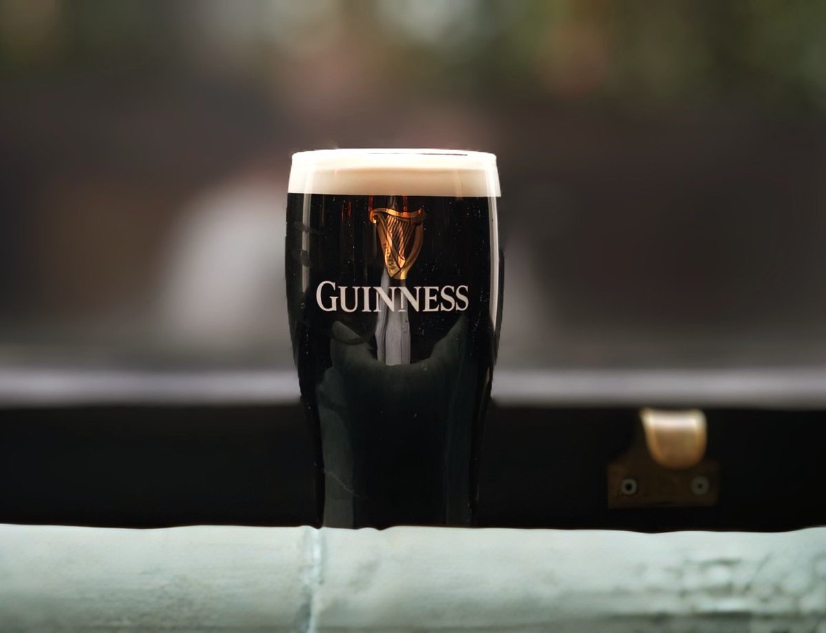 The sun might not be shining, but we like to look at the bright side and embrace today as a perfect 'Guinness Weather' kind of day🍻 #saturday #weekend #guinness #beer #pubsofinstagram #publife🍻