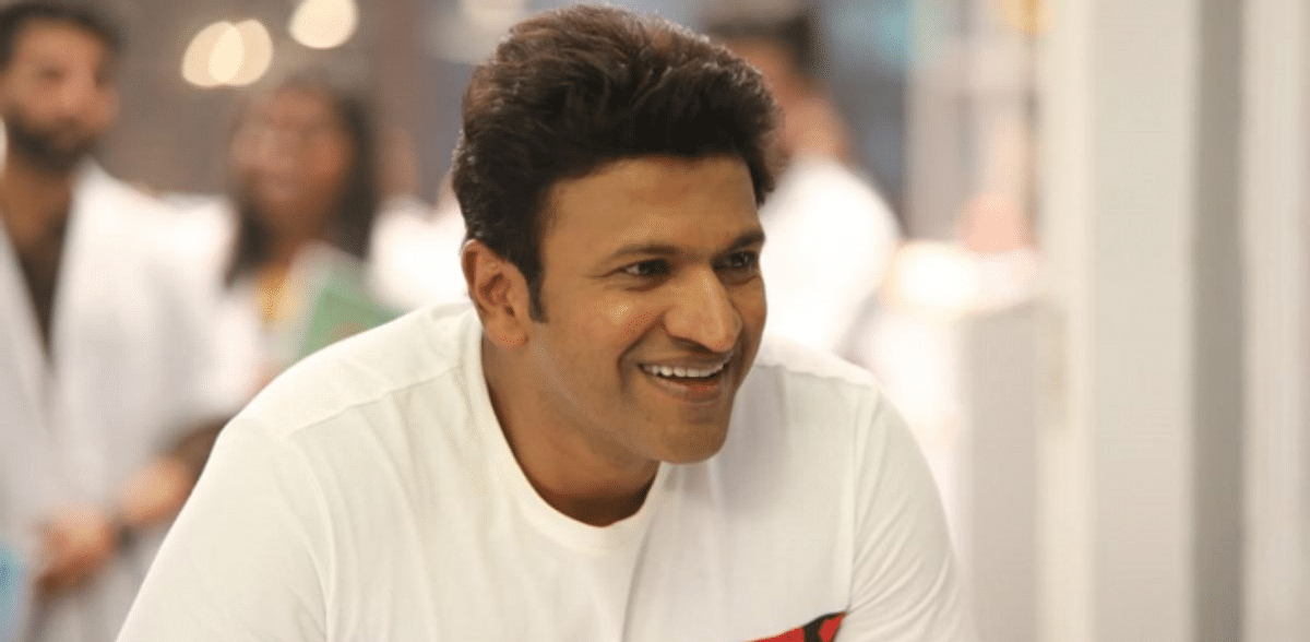 Why #DrPuneethRajkumar is most loved among neutrals & families? Reason : He never Involved In Politics Didnt give a fck to PM's invitation to politics jst like his Father 💥😎 Hope Yuva & Vinay follows the same🤞🏻