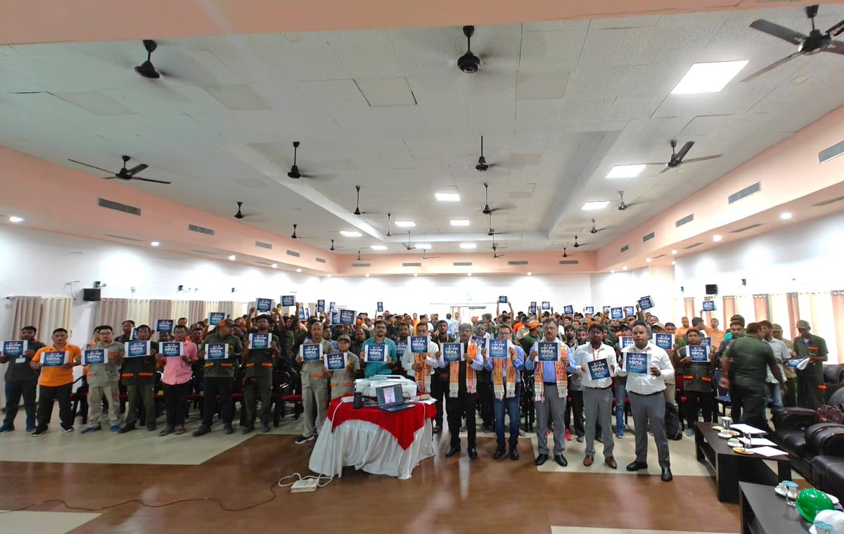 CGM (LPG), IOAOD has released a specially designed Safety Booklet in Assamese along with 1906 LPG Emergency Helpline number stickers in a Basic Safety Check awareness event organized today at Champa Club, Bongaigaon Refinery, which was attended by more than 300 Delivery personnel