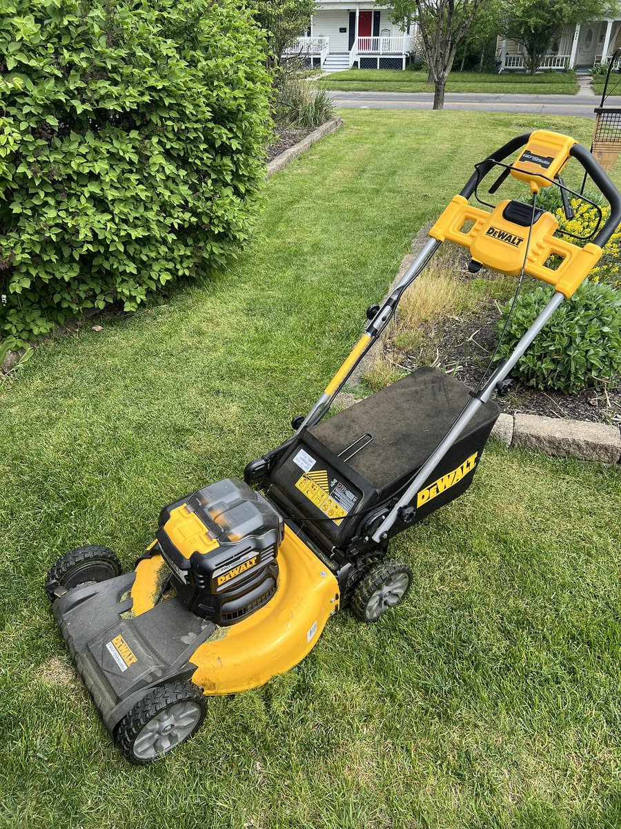 Honest feedback from the @DEWALTtough self propelled mower, w full battery charge, and with a fairly small yard…it kills me saying as a deWalt apologist w most tools I have being deWalt, but underpowered, uneven cut, and seems to not navigate uneven ground well. Not 4 $700 guys