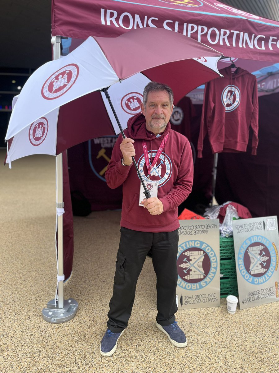 Thank you so much to everyone that came along and donated today! We had the Pearly King and Prince 🫅 and the Liverpool fans were absolutely fantastic and supportive! Best away fans I have ever met ❤️⚒️⚒️ @IFoodbanks @WestHam @LFC @spiritofshankly ❤️